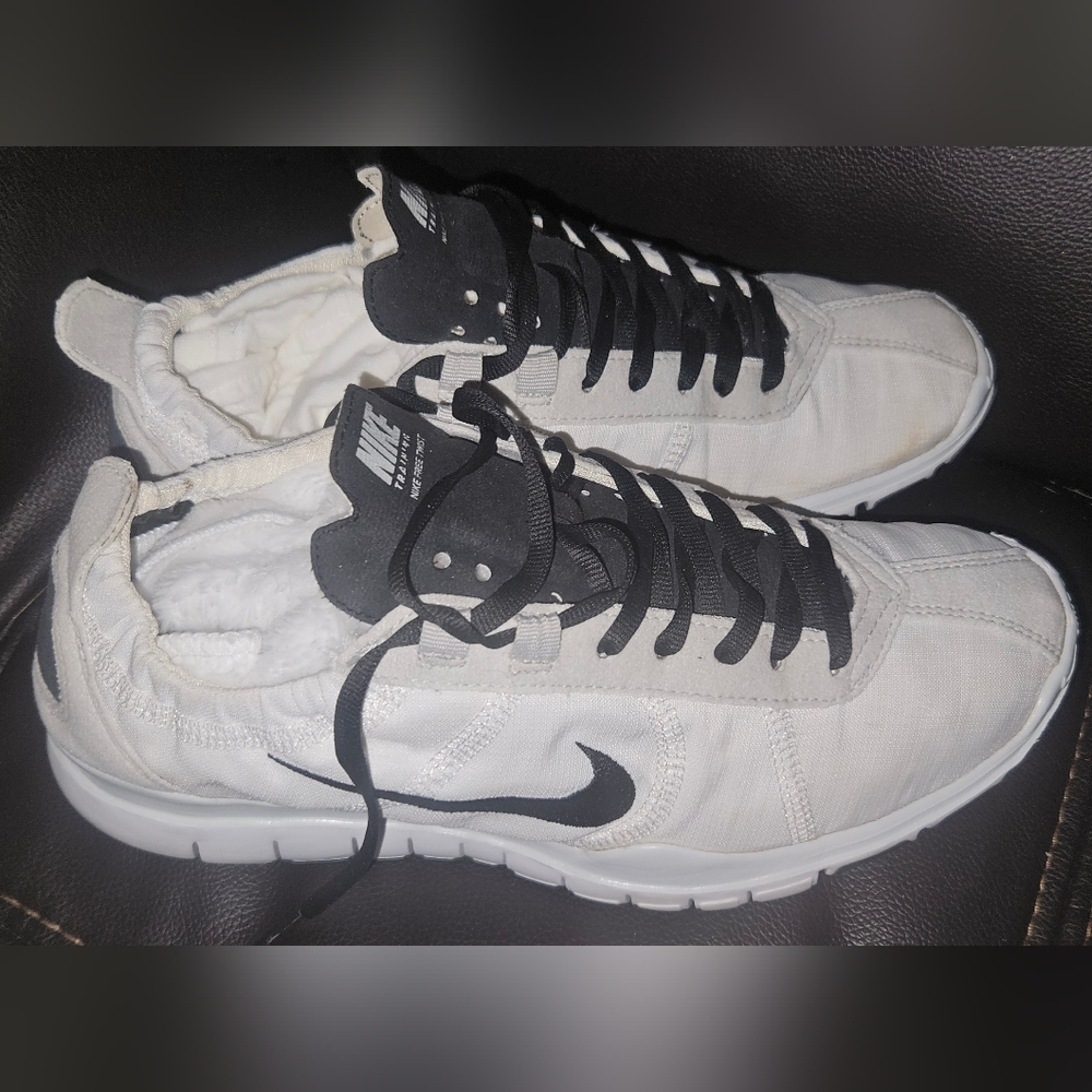 Nike Free TR Twist Running Shoes women's size 8 Sneakers Black & White Trainers